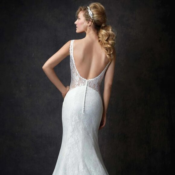 SAMPLE Chantilly Lace Backless Wedding Dress, Ivory Mermaid Fit and Flare Sexy - Picture 5 of 12